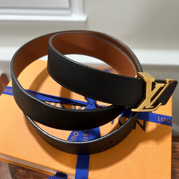 LV Initiales Reversible Belt - Picture 2 of 5